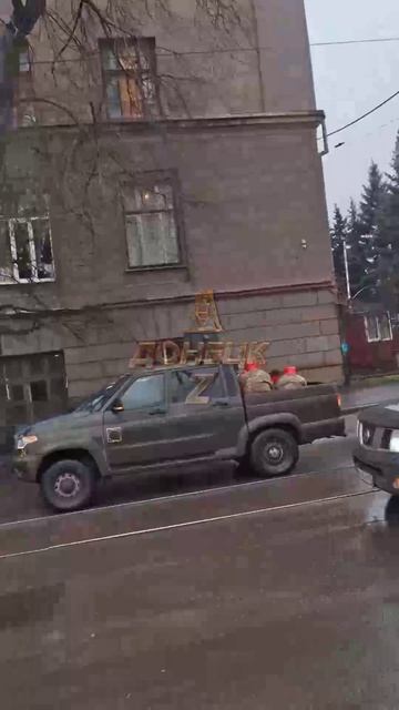 По центру Донецка сегодня провезли пленных нацистов