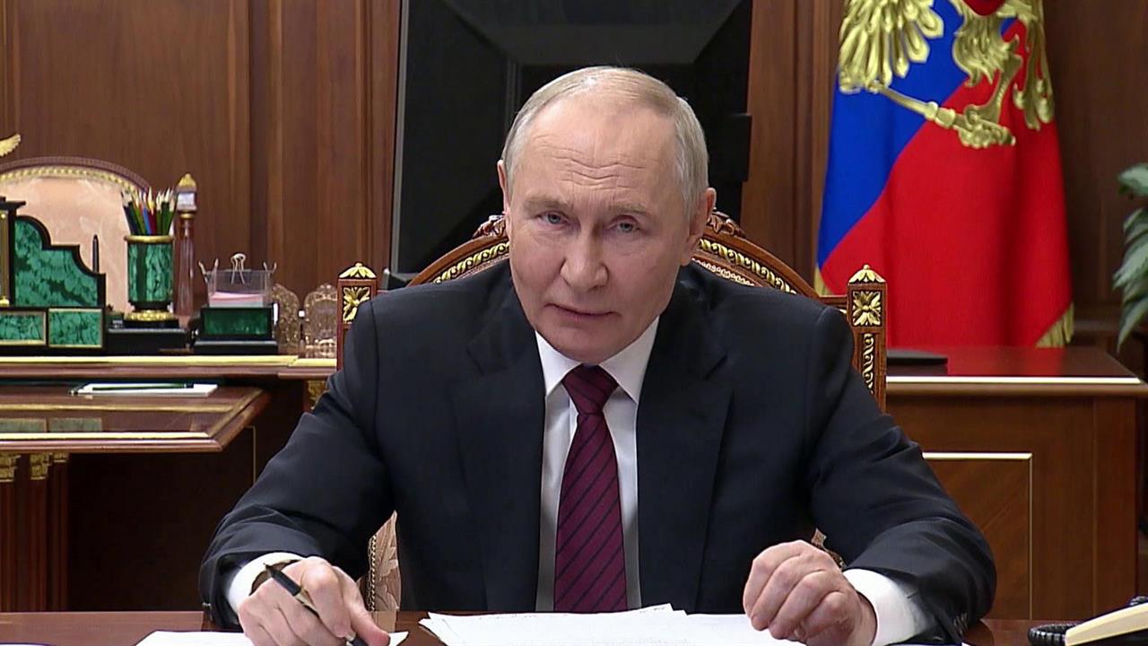 Владимир Путин заслушал доклад о текущей обстановке в зоне специальной военной операции.