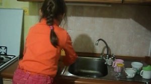 Алина помогает. Декабрь 2012.