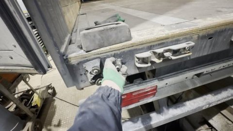 Ремонт! Проводка прицеп, отбойники, тормоза в круг