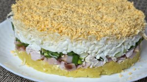 Салат с копченой курицей.