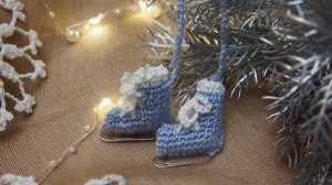 Вязание елочных игрушек крючком.Новогодние амигуруми коньки крючком❄Брелок крючком  Урок 117