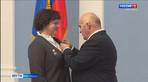Губернатор в День Конституции вручил награды 20 костромичам