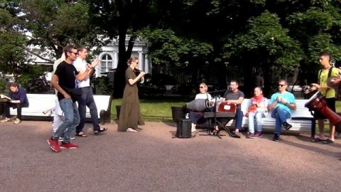 06 07 23 Харинама в Екатерининском саду