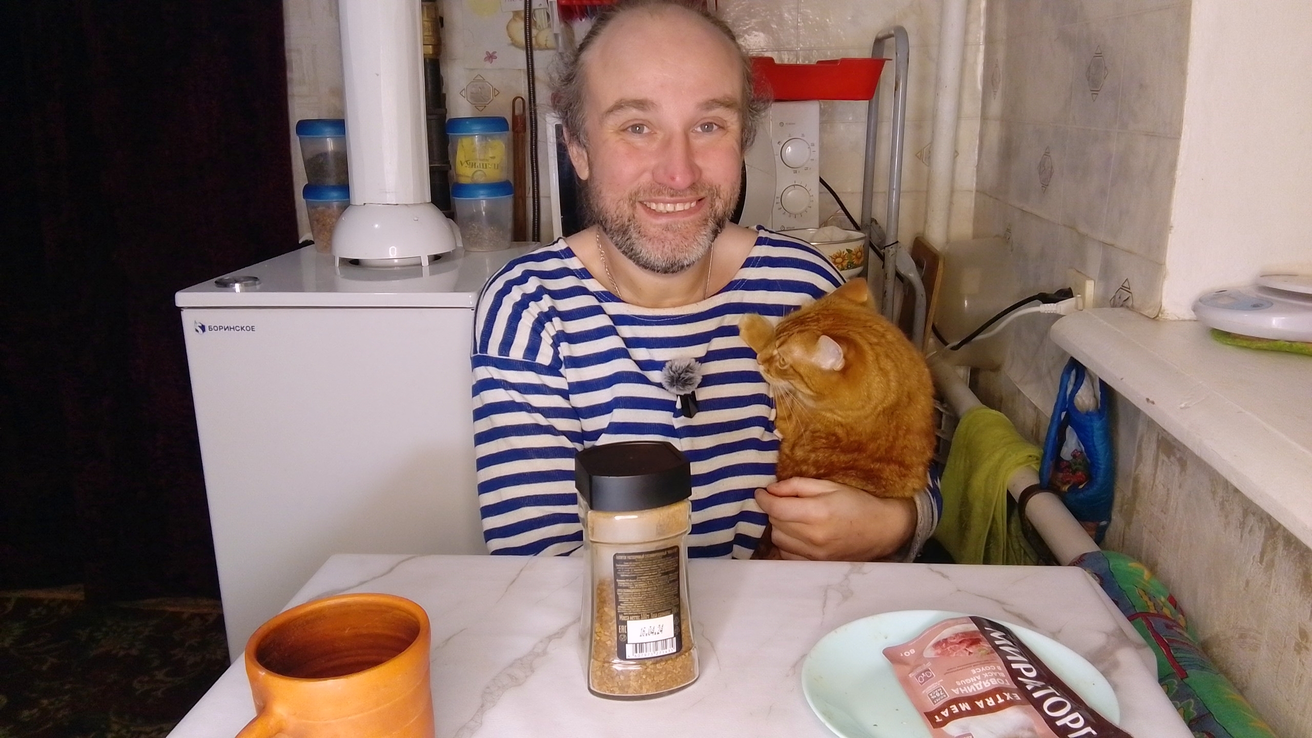 завтрак с Рыжулей. взвесился: маленько похудел. мукбанг. обжор. еда на камеру. диета. шизофрения.