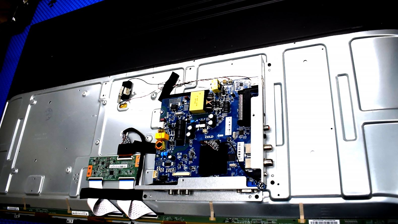 Ремонт телевизора YUNO ULX-43FTCS246