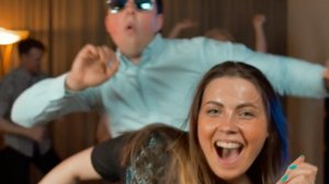 Люди встречаются ...