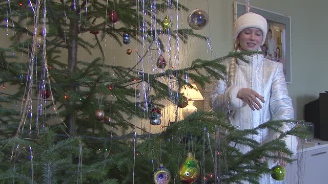 Песенка Снегурочки у ёлочки