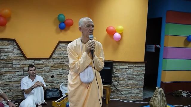 19.08.2014 - Подношение на Вьяса-пуджу Шрилы Прабхупады - Владивосток