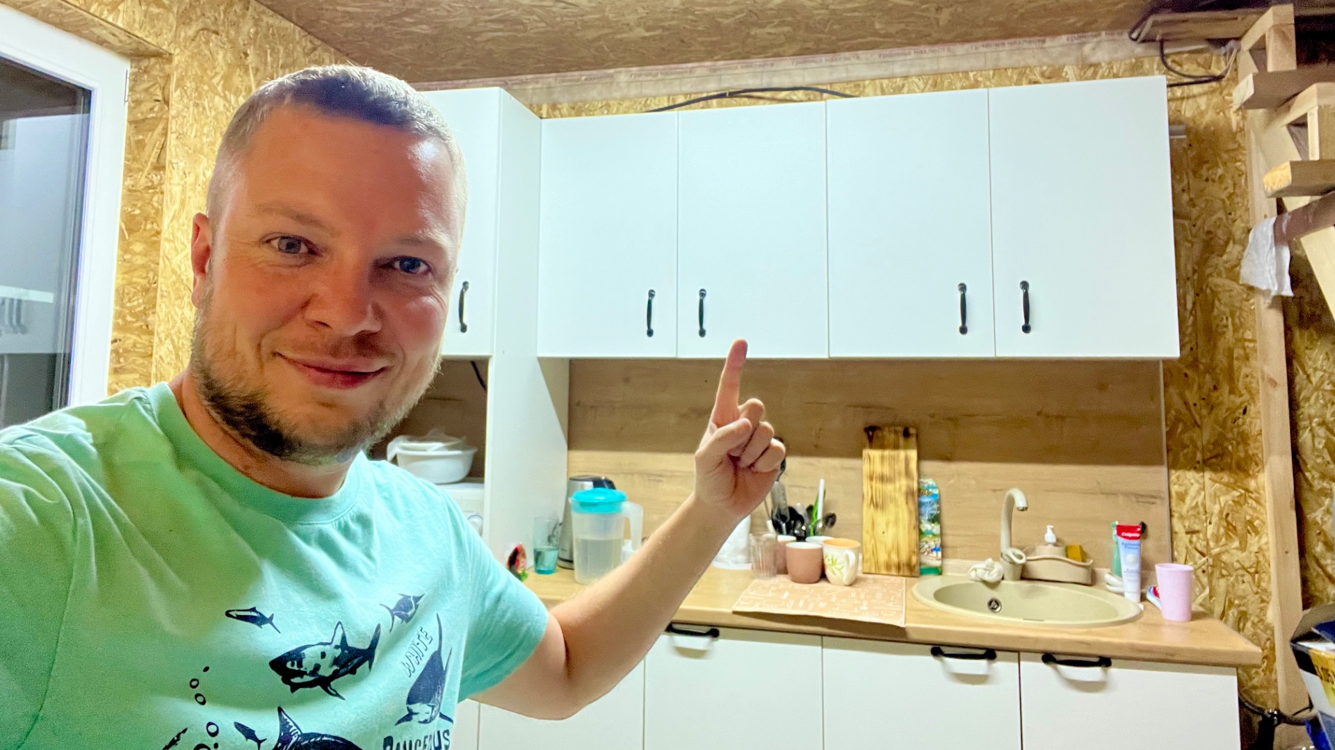 На кухне теперь светло, а газонокосилка как новая!