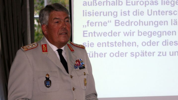 Генерал в отставке Катер: Зеленский под предлогом выборов может перестроить ВСУ