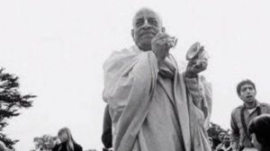 Утренняя прогулка Шрилы Прабхупады 12.12.1975, Вриндаван. Вы люди - следуйте законам Бога.