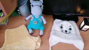 Шапочки, манишки для внучки и невестки. Как вяжу. Мои советы вязальные.