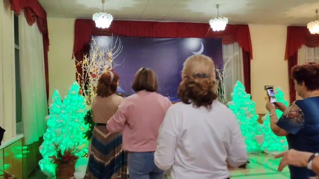 7 декабря.Дарите женщинам цветы....