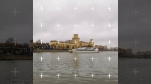 Рыбалка в городе, по набережной реки Москвы.