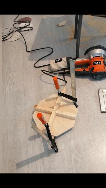 Напольные подставки для цветов