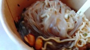 Пробую двойную лапшу из Китая