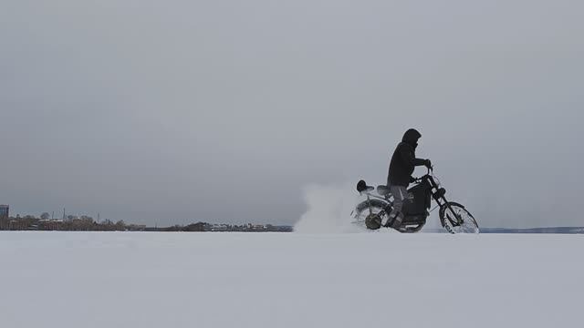 Открытие зимнего сезона 2025/ 2026 Разведка на льду Виза. Какова толщина льда ? Можно катать ?