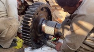 Ремонт дорожного трактора CAT. Пакистан