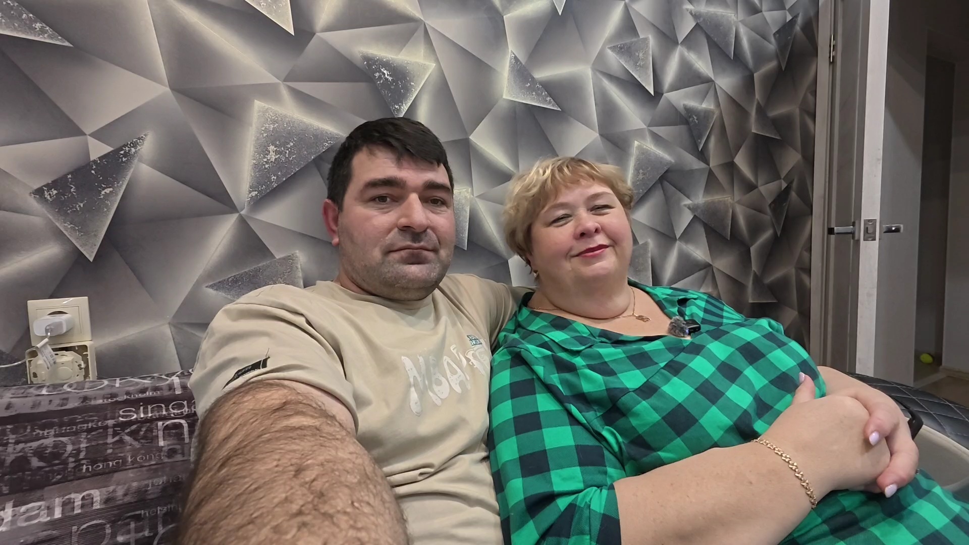 Обновляем новогодние игрушки . Купили гирлянду в комнату Абдугани.