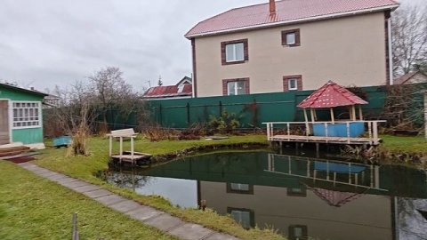Работаем на интересном участке с прудом и деревенскими домиками