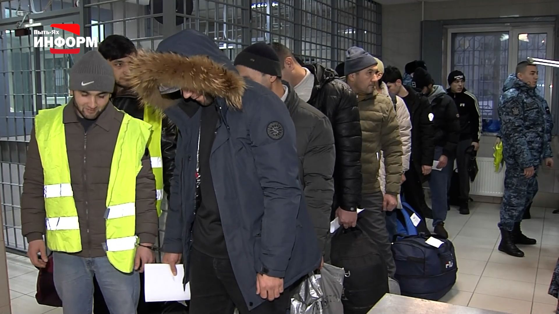 За неделю из Югры выдворили почти 80 нелегалов смотреть онлайн