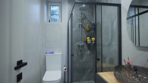 Обзор стильного и недорогого каркасного дома со "вторым светом" и большой площадью.