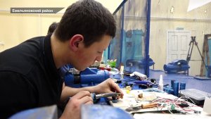 СТУДЕНТЫ ЕМЕЛЬЯНОВСКОГО ТЕХНИКУМА ИЗГОТАВЛИВАЮТ УНИКАЛЬНЫЕ ПРИСПОСОБЛЕНИЯ ДЛЯ АРТИЛЛЕРИСТОВ СВО