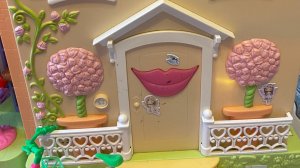 Игрушечный дом с глазами Миссис Гудби Caring Corners