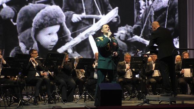 Муз. Пахмутова, сл. Гребенников, Н. Добронравов. «Если отец герой» Солист Николай Ляховский