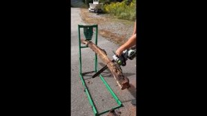 Простая и удобная стойка для распилки дров