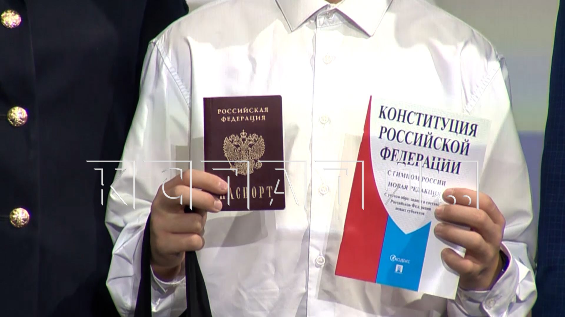 Школьники из ДНР и ЛНР сегодня получили паспорта в Доме народного единства