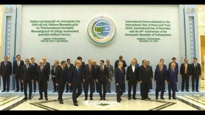 Участники Международного форума мира и доверия в Туркмении сделали совместное фото