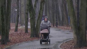 Столичных автомобилистов и пешеходов предупреждают об опасном перепаде температур.