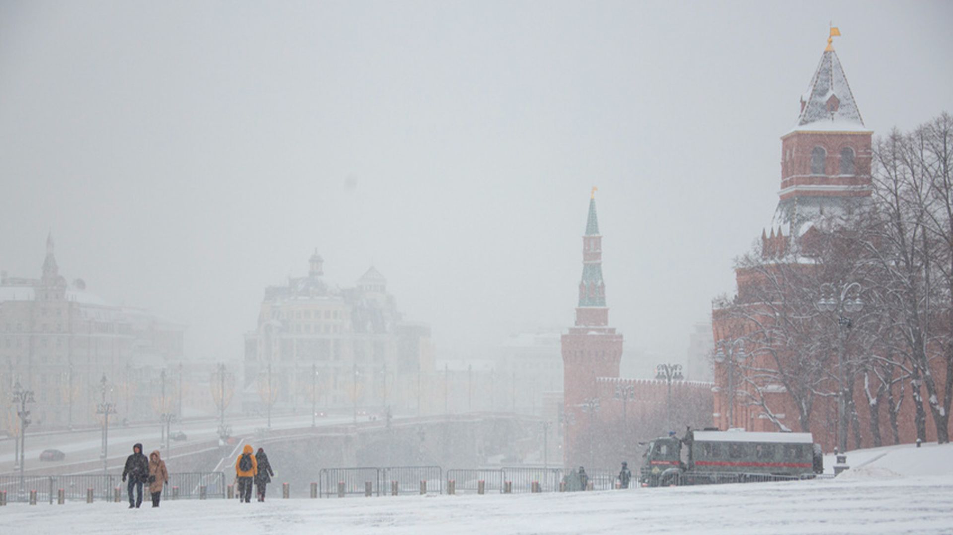 Сильный снегопад накрыл Москву: объявлен «желтый» уровень опасности
