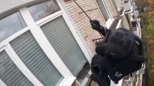 Элитная парфюмерия с двойным дном: в Москве разоблачена банда, прятавшая мефедрон в коробках от духо