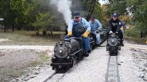 Паровозы в уменьшенном масштабе (верхом на паровозах)