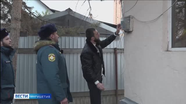 Сотрудники Главного управления МЧС России по Ингушетии напомнили жителям об основных мерах пожарной