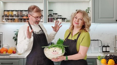 Роман на кухне. Оливье.