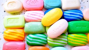 АСМР ШУРШАНИЕ.РАСКЛАДЫВАЮ ЯРКОЕ МЫЛО. ШУРШУ УПАКОВКОЙ.