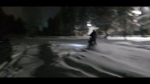 На мотосноуборде на лыжах