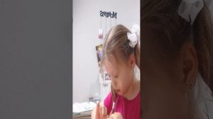 я себе клею ногти