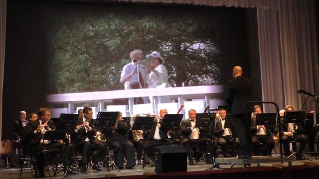 Муз. Артемьев. «В городском парке». Исп. Концертный духовой оркестр , дирижёр Игорь Шата