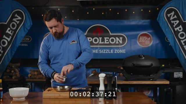 Эклектический портативный гриль Napoleon® TravelQ™ PRO-285E