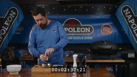 Эклектический портативный гриль Napoleon® TravelQ™ PRO-285E