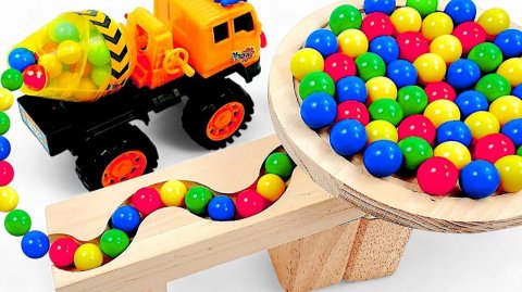 Мультики для детей. Залипательные Разноцветные шарики на трассе и яркие машинки. Мультики малышам