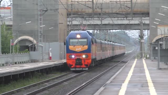 ЭП2К - 359 со скорым поездом "Мегаполис" Санкт-петербург - Москва. Перегон Поварово - 1 - Крюково.