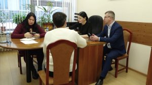 К НЕЙ ИДУТ ЗА ПОМОЩЬЮ