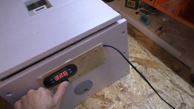 Инкубатор на 32 яйца. Под заказ.