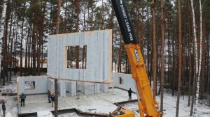 Дом из CLT панелей - монтаж стен за 1 день.